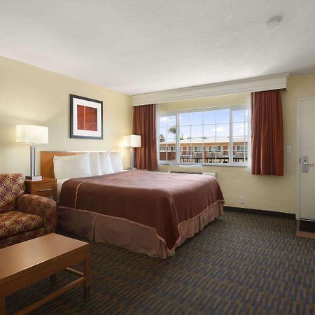 Howard Johnson By Wyndham San Diego Sea World Bagian luar foto