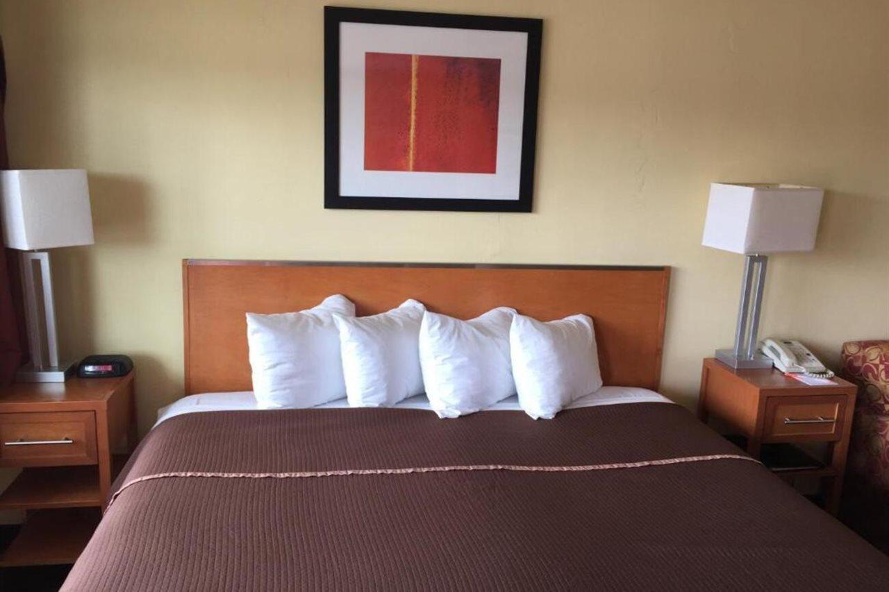 Howard Johnson By Wyndham San Diego Sea World Bagian luar foto