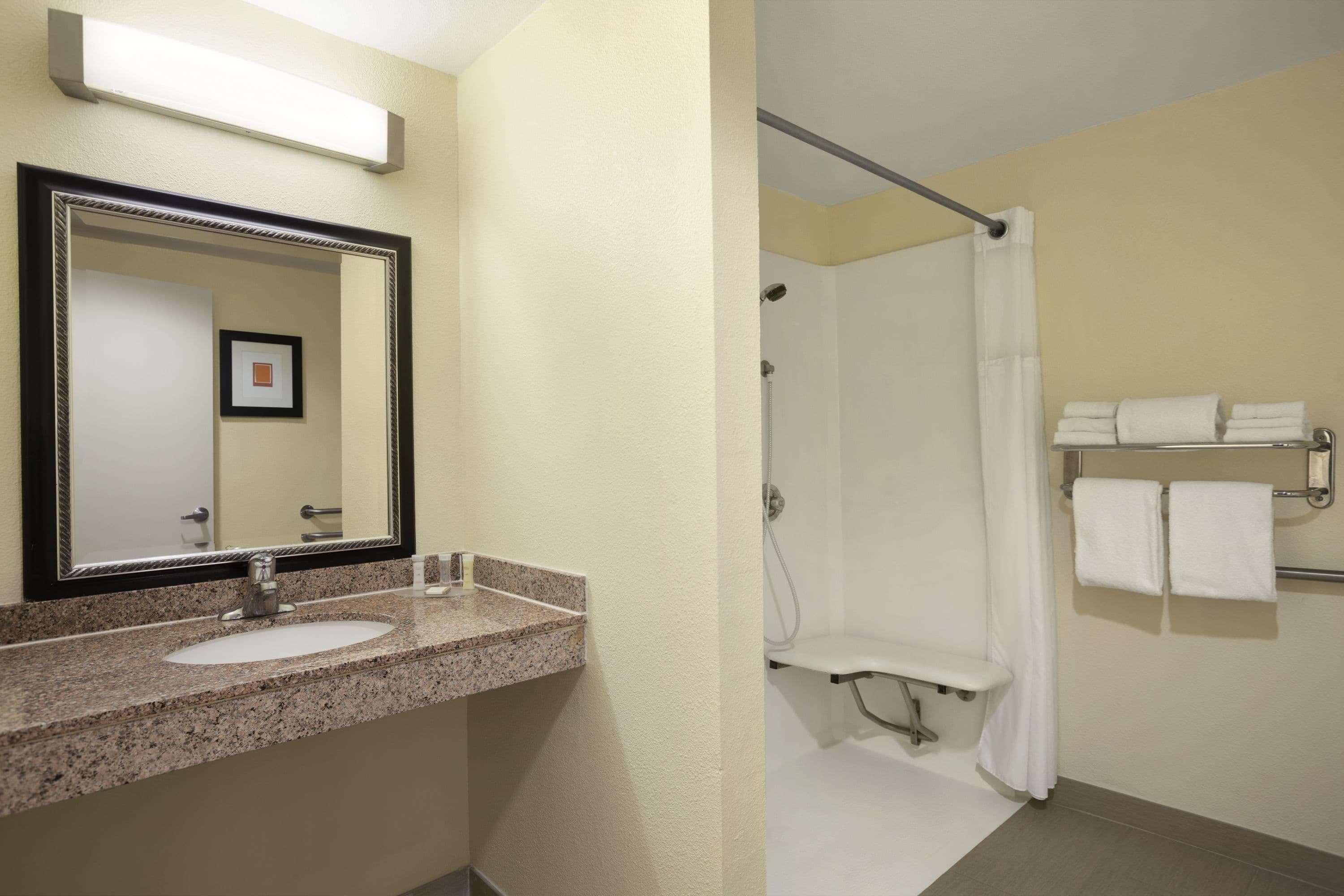 Howard Johnson By Wyndham San Diego Sea World Bagian luar foto
