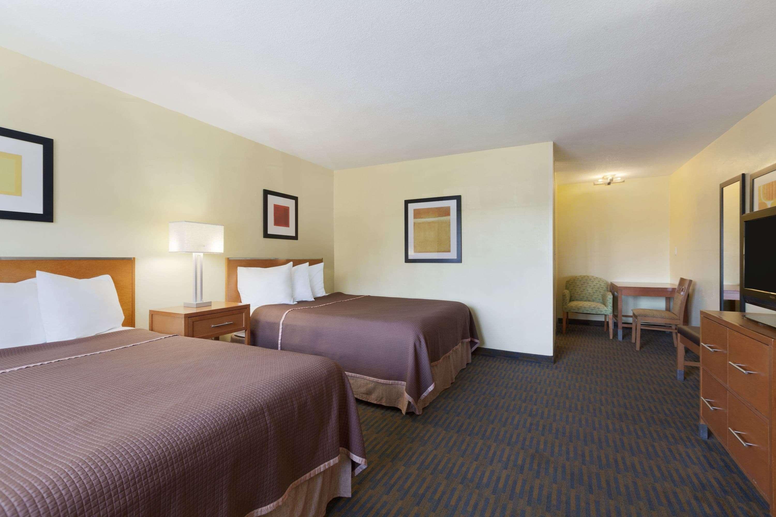 Howard Johnson By Wyndham San Diego Sea World Bagian luar foto