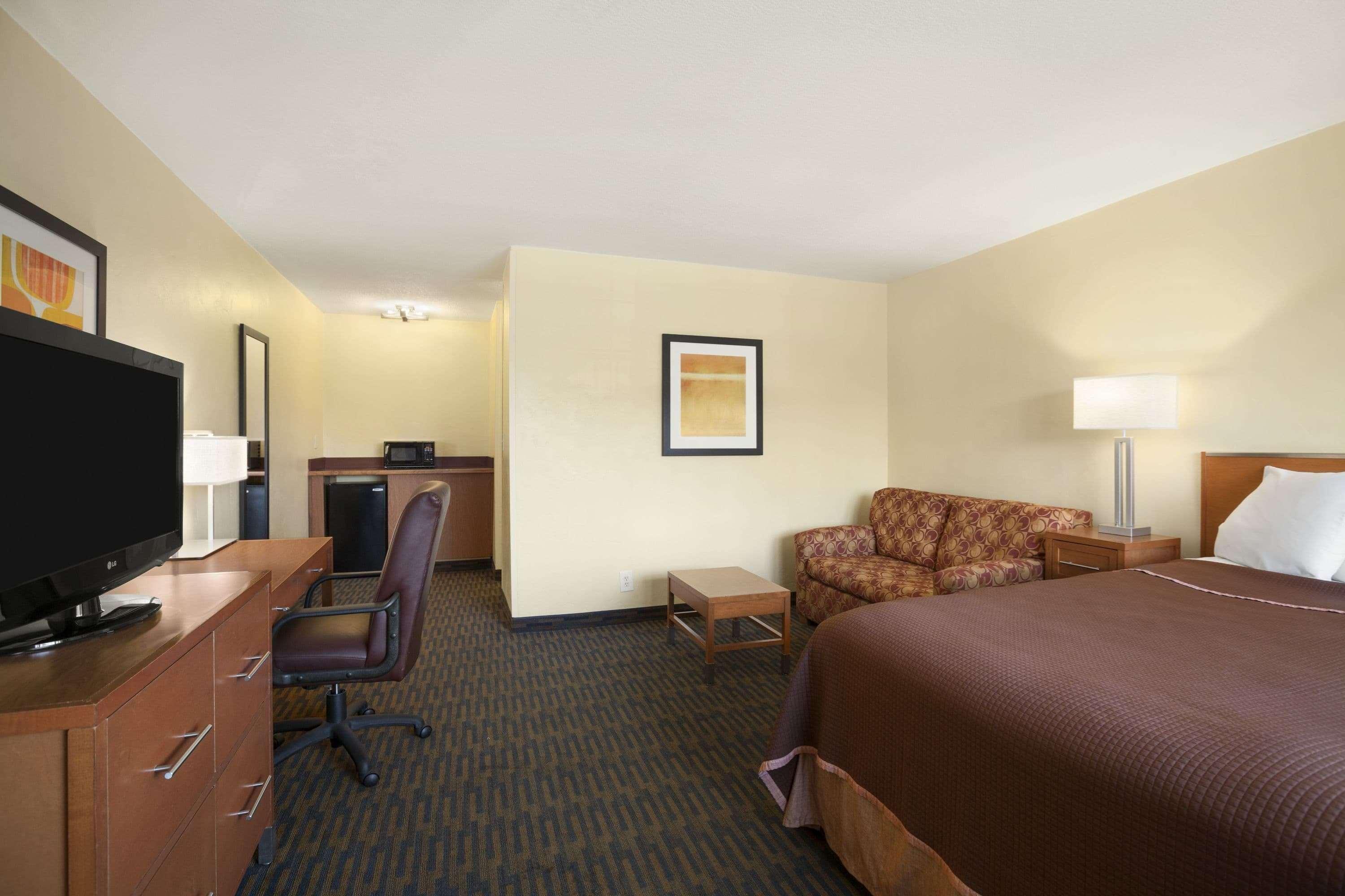 Howard Johnson By Wyndham San Diego Sea World Bagian luar foto