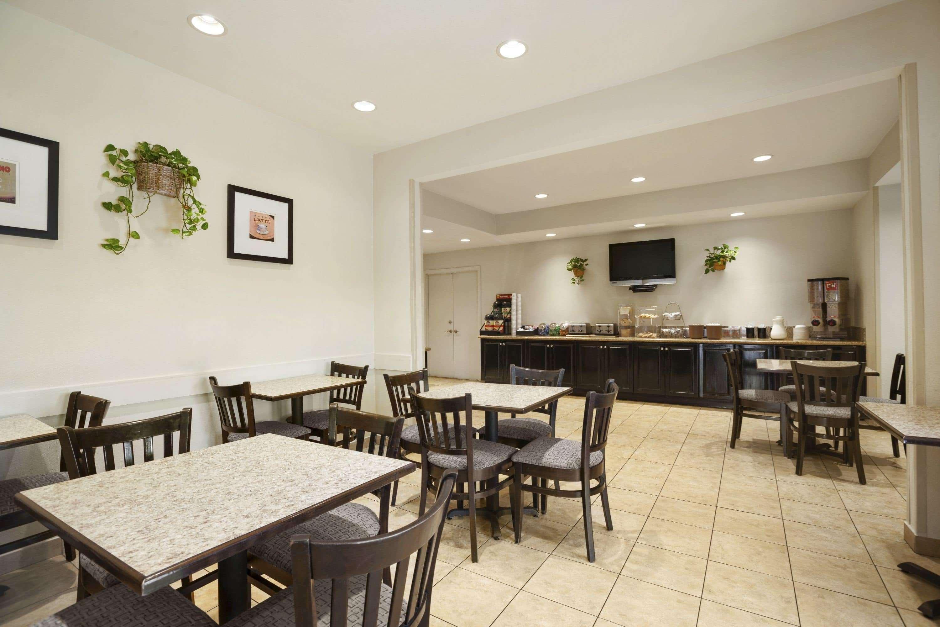 Howard Johnson By Wyndham San Diego Sea World Bagian luar foto