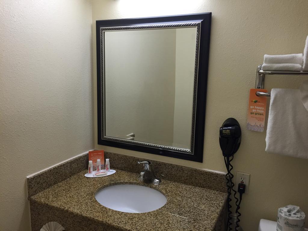 Howard Johnson By Wyndham San Diego Sea World Bagian luar foto