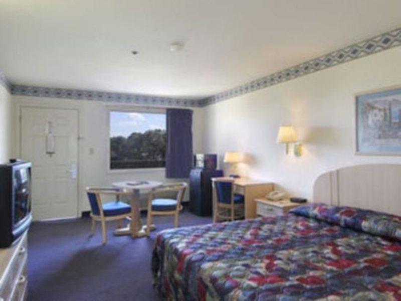Howard Johnson By Wyndham San Diego Sea World Bagian luar foto