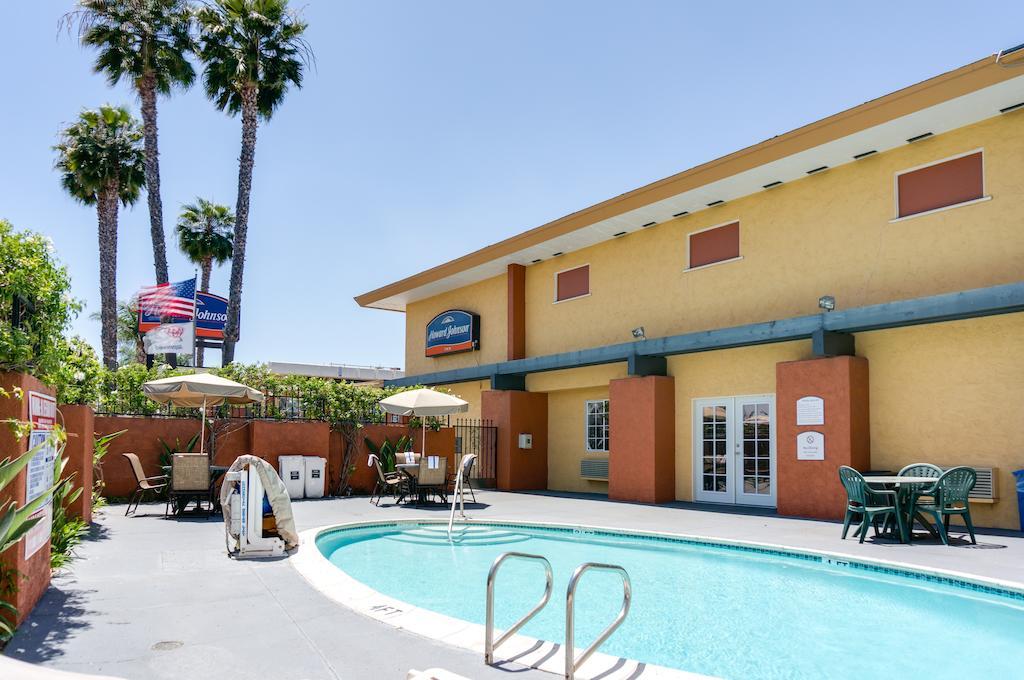 Howard Johnson By Wyndham San Diego Sea World Bagian luar foto