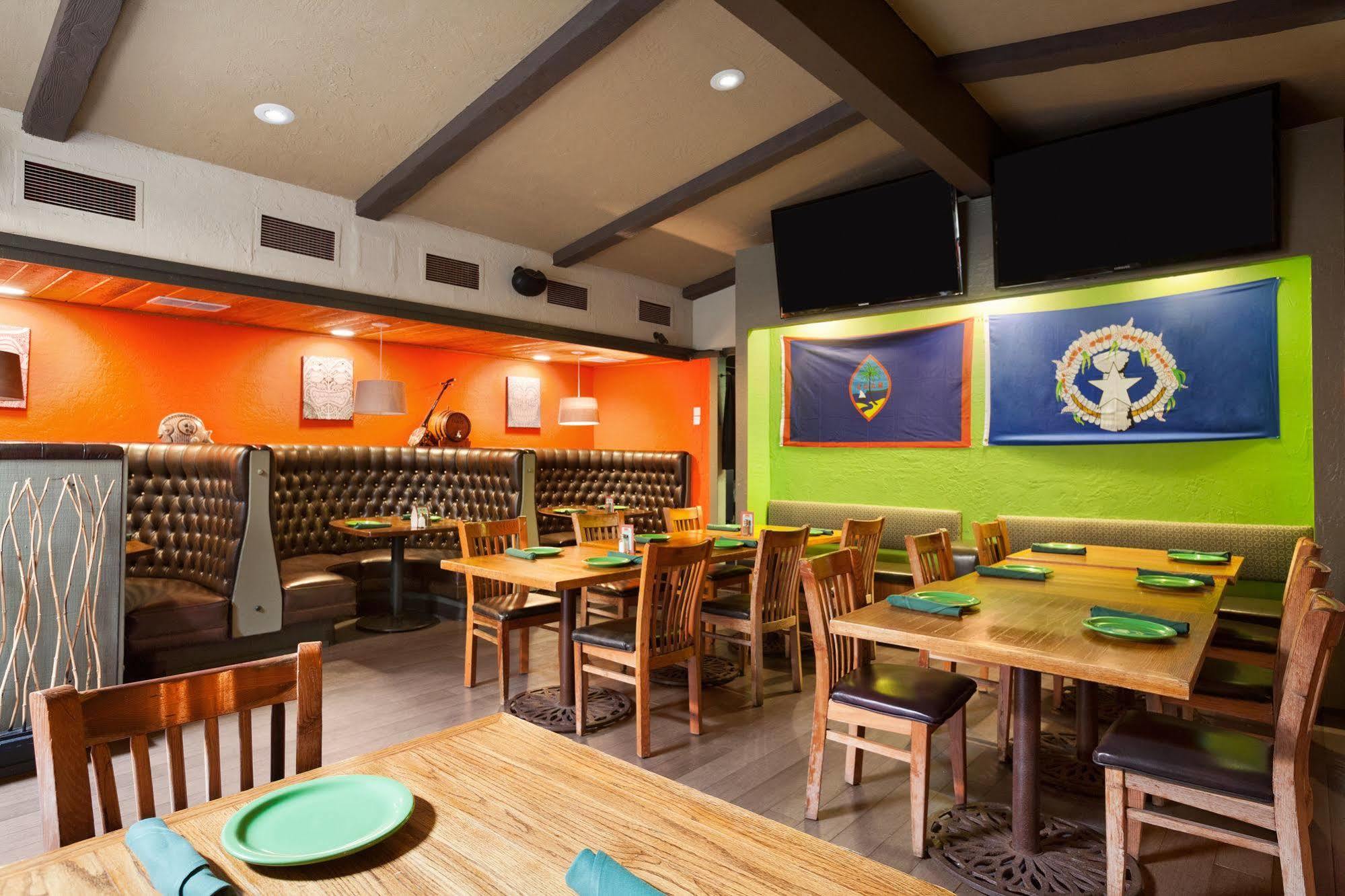 Howard Johnson By Wyndham San Diego Sea World Bagian luar foto