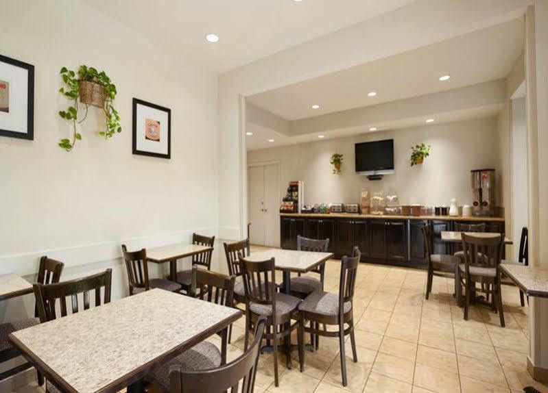 Howard Johnson By Wyndham San Diego Sea World Bagian luar foto